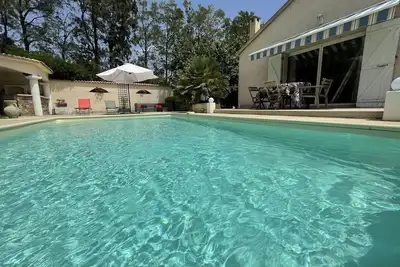Image de Vos Vacances Sous Le Soleil De Corse Au Bord De La Piscine CHAUFFÉE
