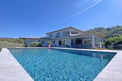 Image de Villa T6 - 10 personnes (8 adultes max) - Piscine privée - Climatisation - WiFi - Vue sur le. . .