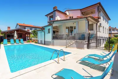 Image de Maison cosy à Valbandon avec jacuzzi