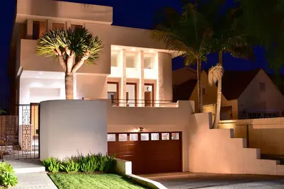 Image de Coronado contemporain avec incroyable vue sur la baie
