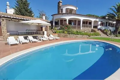 Image de Club Villamar - Une villa espagnole belle et moderne près de la mer méditerranée.