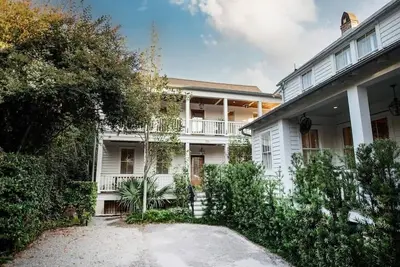 Image de 9br / 9ba - Sleeps 18 - Coeur du centre ville