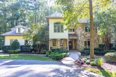 Image de Retraite familiale isolée de luxe