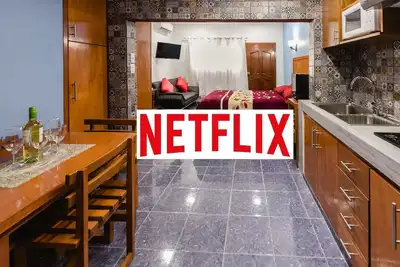 Image de Nouveau! Studio w / balcon, WiFi +, cellier et plus!