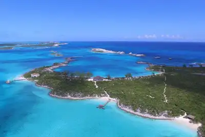 Image de Private Island, faites de votre place les petites majeures. 3 plages isolées 2/8 personnes +