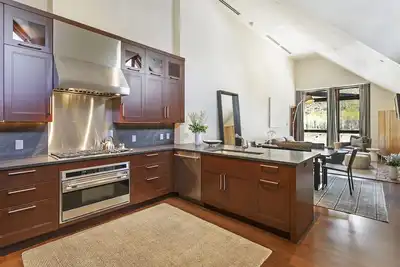 Image de 5-Star, une chambre à coucher + Den Unité Penthouse situé dans le Village de Vail