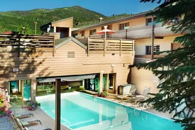 Image de Condo spacieux de 2 chambres et 2 salles de bain avec cuisine complète, piscine et spa