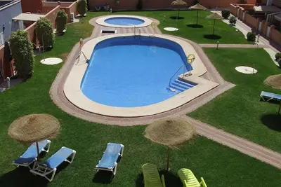 Image de Appartement de vacances, vue sur la piscine, grande terrasse, climatisation, près de la plage, wifi