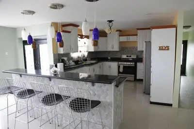 Image de Superbe luxe 3 chambres 2 1/2 salle de bain avec vue sur l'océan.