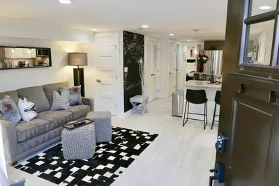 Image de Élégant et moderne Apt au coeur de Shaw ~ 4 personnes à pied du métro!