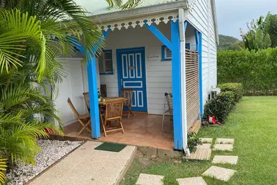 Image de Bungalow avec jardin privatif proche plage sable blanc Sainte-Anne