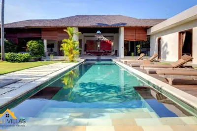 Image de Arte, Villa luxueuse de 3 chambres à coucher, grande piscine, Seminyak central