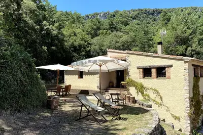 Image de Casa Rustica Rodeada De Jardines Y Bosques