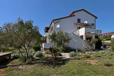 Image de Appartement d'une chambre avec la terrasse et la vue sur le mer Barbat, Rab (A-14247-d)