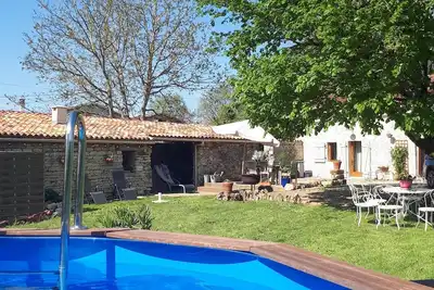 Image de Gîte Sous le tilleul avec piscine hors sol!