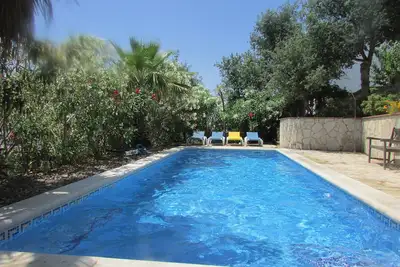 Image de Villa spacieuse avec grande piscine privée et vue mer exceptionnelle.