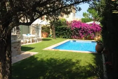 Image de Villa moderne avec piscine privée, à 7 min à pieds des plages.