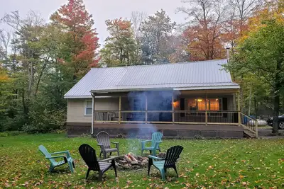 Image de Cabine isolée à 27 km de Wellsboro. 10 couchages, conviviale et familiale, 5 chambres à coucher.