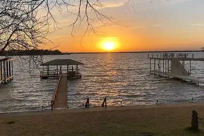 Image de Lakeside Retreat - Détendez-vous et détendez-vous, admirez les magnifiques couchers de soleil