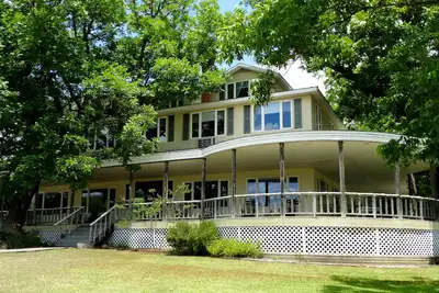 Image de Grande maison dans le Texas Hill Country