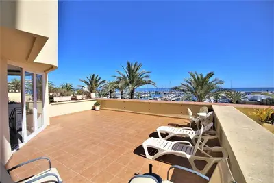 Image de Appartement spacieux avec grande terrasse et vue, Marina Estepona, à proximité des restaurants