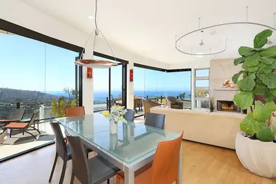 Image de Villa contemporaine avec vue sur l'océan à Laguna Beach