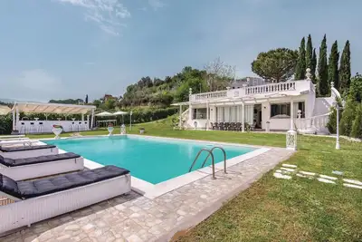 Image de Maison confortable de 2 chambres à Rome