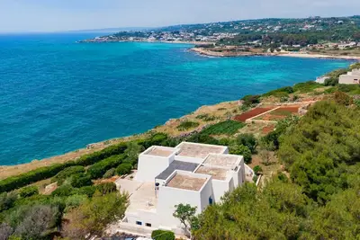 Image de Accès direct mer depuis cette villa avec jacuzzi