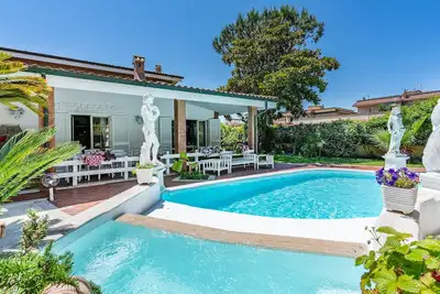Image de Superbe maison Ă Fiumicino avec jacuzzi