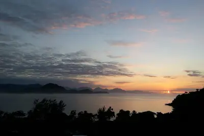 Image de Fit. dans copropriété complète avec vue panoramique face à la mer.