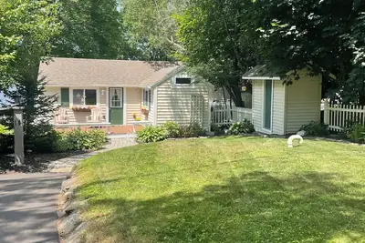 Image de Cottage confortable au bord du lac