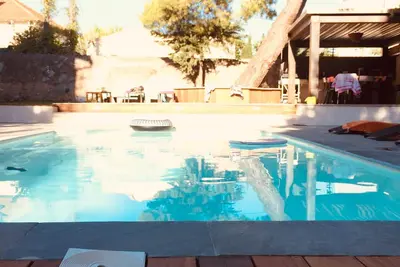 Image de Maison De Famille Avec Piscine Terrain De Boule Parking Tres Calme