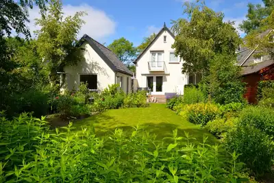 Image de Bergen: Belle maison familiale avec grand jardin ensoleillé. Bel emplacement à Bergen!