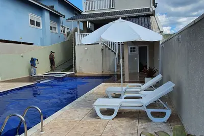 Image de Maison de campagne à Atibaia, piscine chauffée, spa, mini-terrain, 16 personnes ou plus