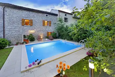 Image de Maison de vacances Angelika * jardin clos, piscine privée, WiFi