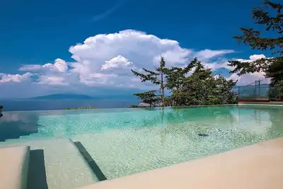 Image de Incroyable Villa Dav avec piscine à débordement, bain à remous et vue sur l'océan et la côte de Sorrente