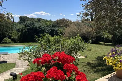 Image de Charme et calme dans le site de Ste Victoire à 5mn d’Aix en Provence