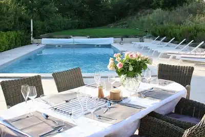 Image de Maison française de luxe avec climatisation, grande piscine privée, WiFi et d'excellentes installations