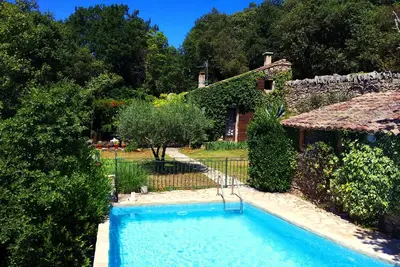 Image de Charmante maison en pierre avec belle vue
