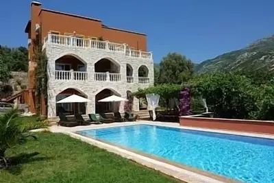 Image de Grande villa privée de luxe avec vue sur la mer et la montagne