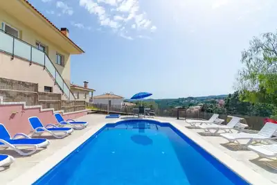 Image de Club Villamar - Grande villa avec piscine privée d'eau salée située dans un quartier tranquille d. . .