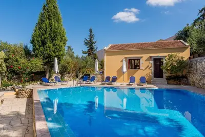 Image de Studios avec cuisine, piscine, internet, village tout calme, pres des plag