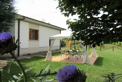 Image de Maison individuelle avec joli jardin à quelques pas du centre de Camaiore!