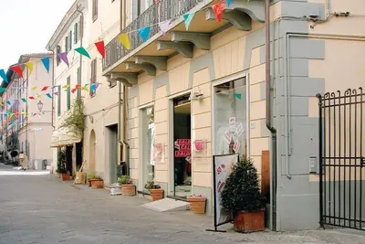 Image de Centro Storico Camaiore appartement romantique et confortable.