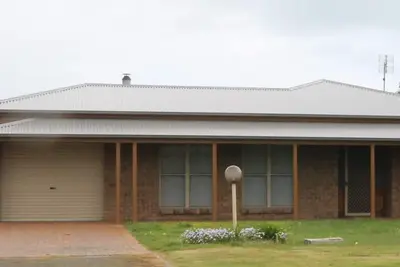 Image de Neuf Sur Hateley - 9 Hateley Cresent Robe, Sa