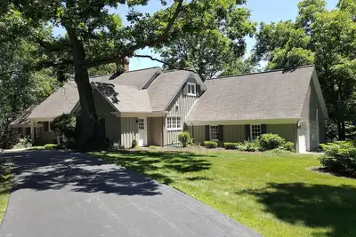 Image de Maison De RÊVE! Location Minumum de 3 mois, luxueuse, isolée et beaucoup de place!