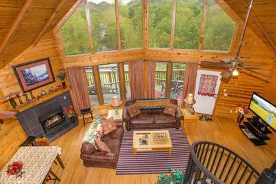 Vue sur la rivière: les meilleurs équipements, vue sur la rivière, spacieuse, près des attractions de Pigeon Forge et de Gatlinburg