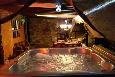 Image de Belle suite chaleureuse et confortable avec 1 chambre à coucher. Accès au spa.