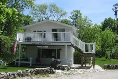 Image de Nous offrons \"pays calme\" une courte promenade du centre du village et du quai de la ville.