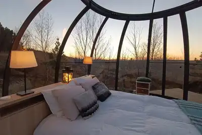 Image de Cottage with Glass Bubble and Hot Tub